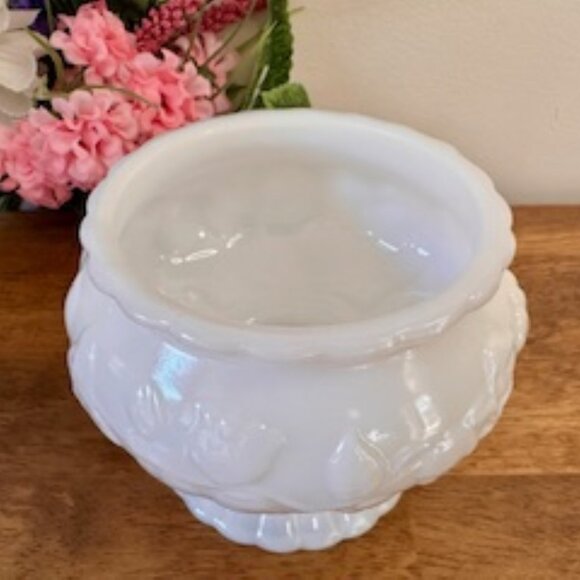 Vintage White Milk Glass Pedestal Bowl Leaf Vine Pattern Footed Compote MCM‎ - Picture 5 of 6